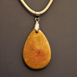 Elegant Gold Teardrop Pendant Necklace